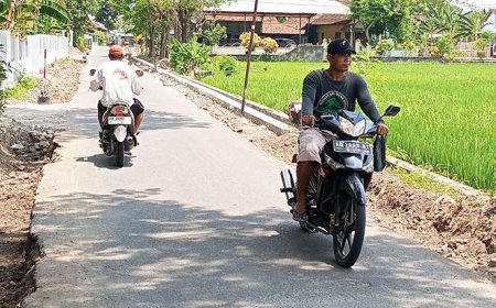 Diduga Tidak Serius Mengerjakan, Proyek Pelebaran Jalan Pogung-Gombang Cawas Molor