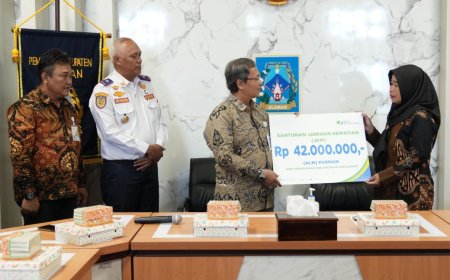 Pjs Bupati Sleman Menyerahkan Santunan Kematian BPJS Ketenagakerjaan