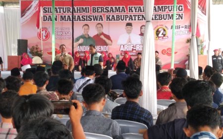Andika - Hendi Memotivasi Mahasiswa Penerima KIP di Kebumen