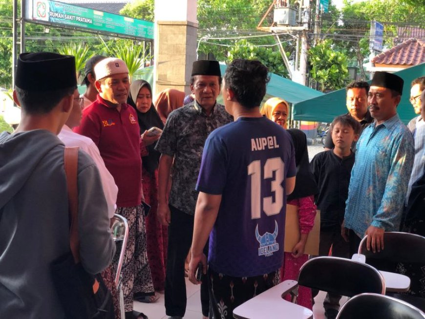 Untoro Menjenguk Santri Krapyak yang Jadi Korban Penganiayaan