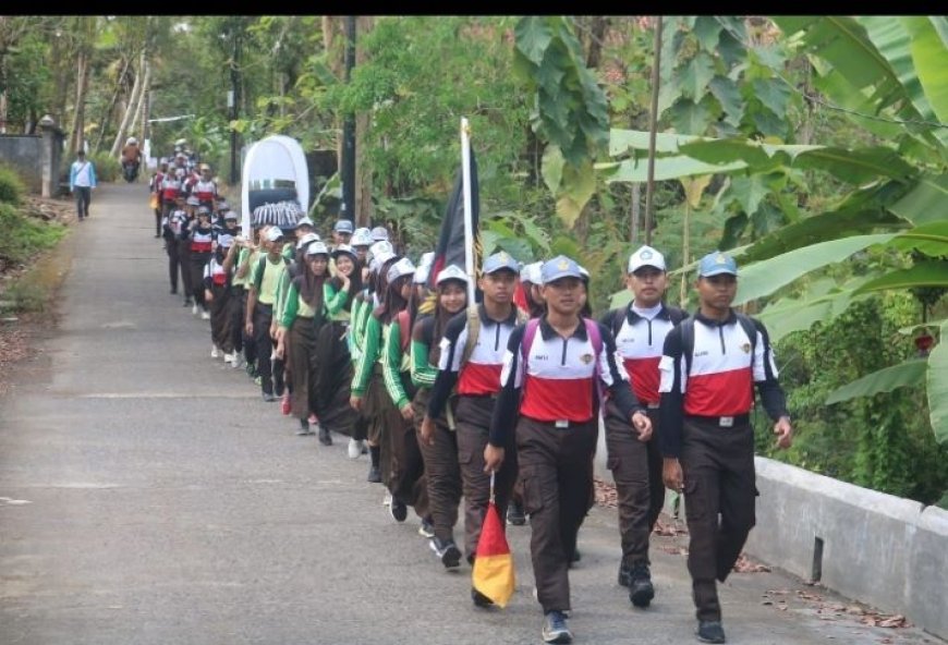 Jalan Kaki 14 Kilometer, Paskibra SMAN 6 Purworejo Napak Tilas Perjuangan Pahlawan