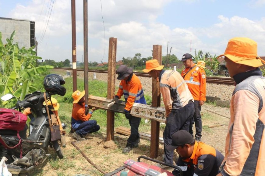 PT KAI Menutup Perlintasan Liar di Kebumen