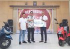 Penyerahan Simbolis Santunan Jaminan Kematian di Acara “YBKS: Yuk Belanja ke Toko SRC”