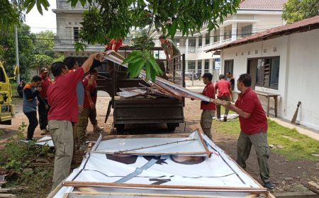 Bawaslu Purworejo Menertibkan Ratusan Alat Peraga Kampanye