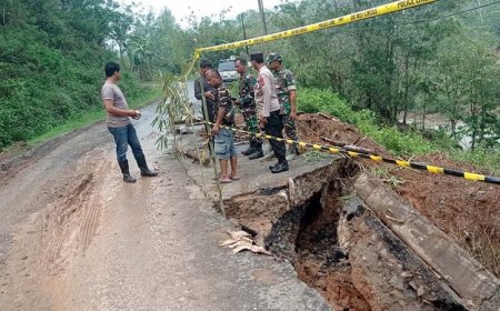 Longsor Susulan Memperlebar Kerusakan Jalan Kabupaten di Totogan