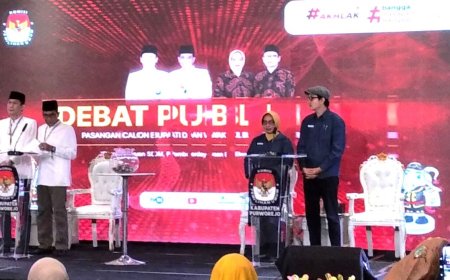 Paslon Datang Diiringi Pendukungnya Saat Debat Publik Pilkada Purworejo