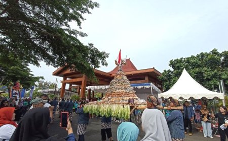 Kirab Gunungan Hasil Bumi dan Olahan Ikan Meriahkan Harkanas di Bantul