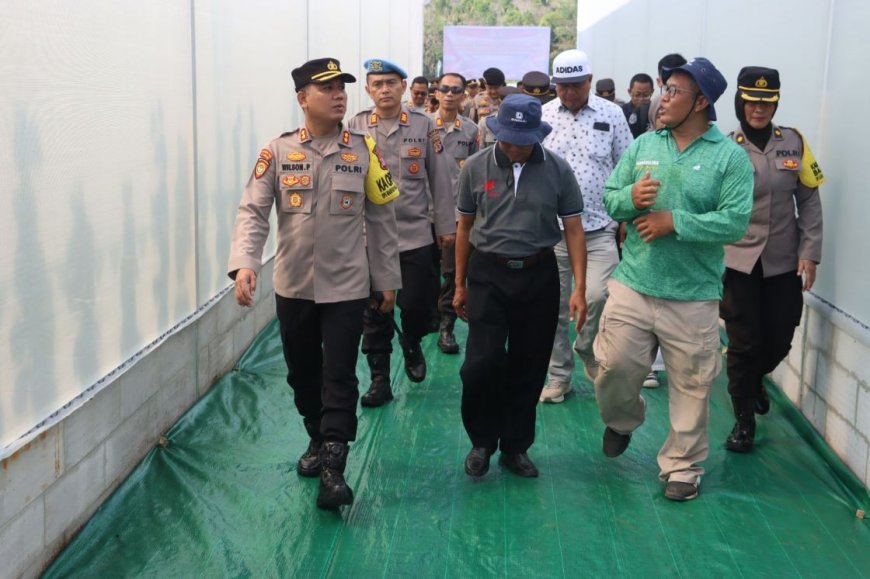 Kapolres Kulonprogo Meresmikan Green House Wana Delima Orchard Pengasih