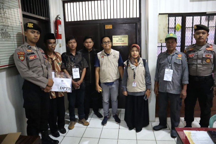 Pemilih Berstatus Tahanan Menggunakan Hak Pilihnya di Rutan Polres Kebumen
