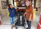 Kemensos Menyerahkan Bantuan 29 Unit Kursi Roda di Klaten