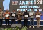 KPU Kebumen Menerima Penghargaan sebagai Badan Publik Informatif