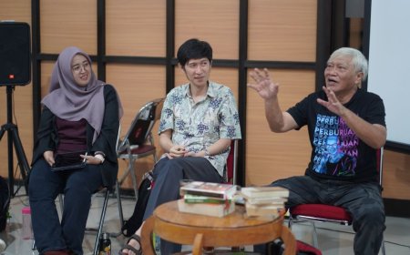 Tidak Sekadar Alih Bahasa, Landung Simatupang Bicara Penerjemahan Sastra
