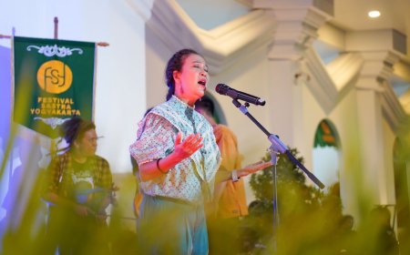 Malam Penuh Syair untuk Joko Pinurbo sebagai Penutup FSY 2024