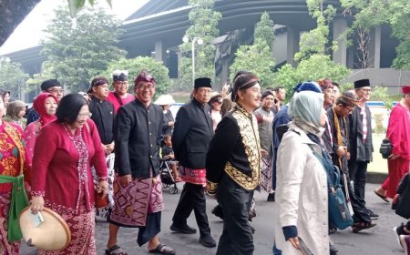 Ribuan Peserta Meriahkan Kirab Budaya Nitilaku UGM