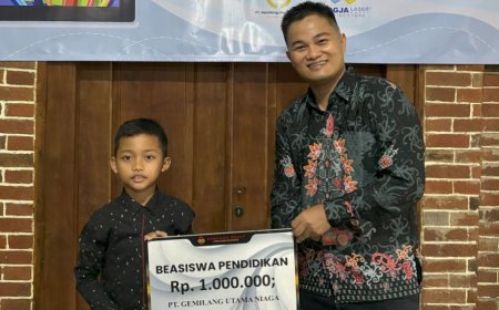 Guntur Setyo Beri Beasiswa Pendidikan Gemilang Group Periode Kedua