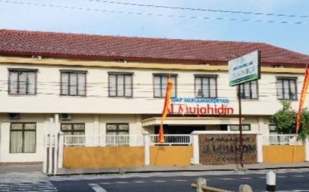 SMP Al Mujahidin Peroleh Predikat Sekolah Unggul Utama