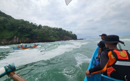 Dua Pemancing Asal Brebes Terhempas Ombak Pantai Sawangan Kebumen, Seorang Hilang