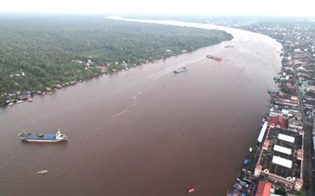Tim PSLH UGM Kaji Kualitas Air Sungai Mentaya Kotawaringin Timur