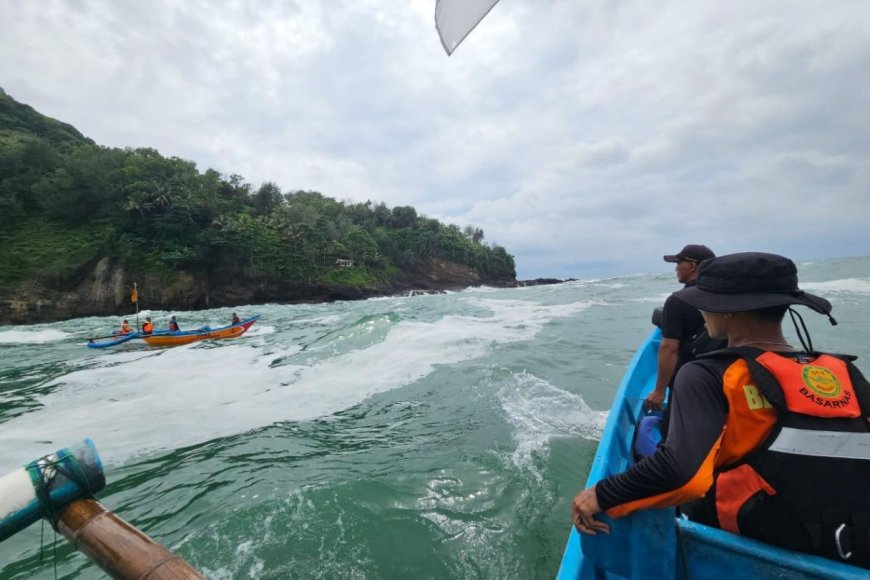 Dua Pemancing Asal Brebes Terhempas Ombak Pantai Sawangan Kebumen, Seorang Hilang