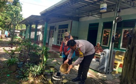 Bhabinkamtibmas Dampingi Warga Candimulyo Kebumen Berantas Sarang Nyamuk