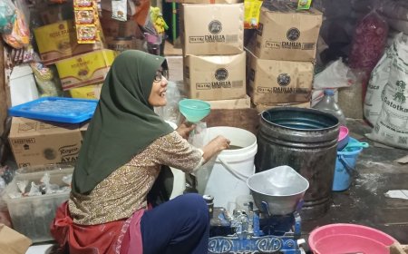 Minyak Goreng Curah Lebih Mahal Dibanding Minyakita