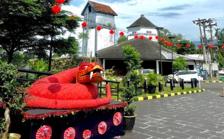 Ornamen Imlek Menghiasi Area Stasiun Purwokerto