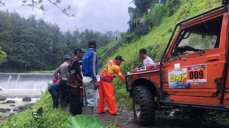 Mobil Bak Terbuka Tergelincir di Sungai Sempor, Penumpang Meninggal Dunia