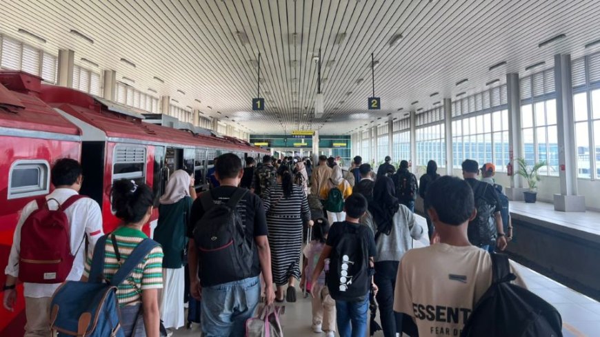 Selama Angkutan Nataru, 405 Ribu Penumpang Naik KA Bandara