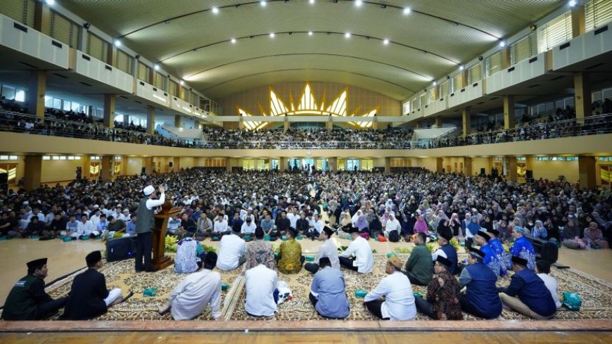 UMY Meluncurkan Beasiswa Rp 8,2 Miliar, Ini Pesan Ustad Adi Hidayat