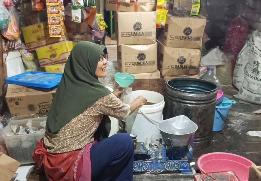 Minyak Goreng Curah Lebih Mahal Dibanding Minyakita