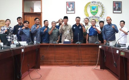 Ketua DPRD Kebumen Berharap Pers Menjalankan Fungsi Kontrol Sepedas-pedasnya