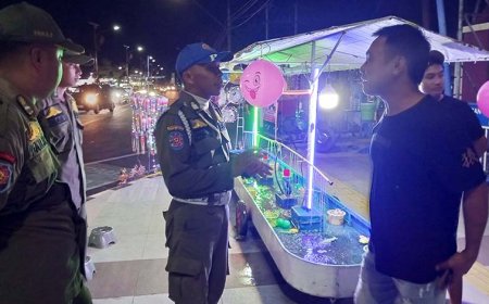 Satpol PP Tertibkan Penggunaan Trotoar untuk Usaha Permainan Anak