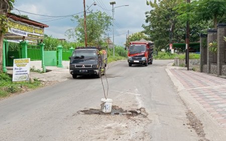 Warga Kecewa Pasang Tong di Tengah Jalan