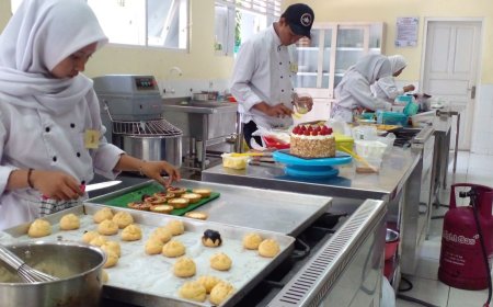 Pelajar SMKN 1 Sewon Bantul Ujian Praktik Laiknya di Tempat Kerja