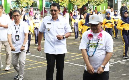 Mendikdasmen Kunjungi SMP Negeri 1 Turi pada Peringatan HBII Tahun 2025