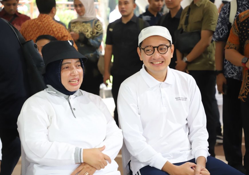 Yuli Astuti dan Dion Agasi Ceria Saat Mengikuti Gladi Pelantikan Kepala Daerah