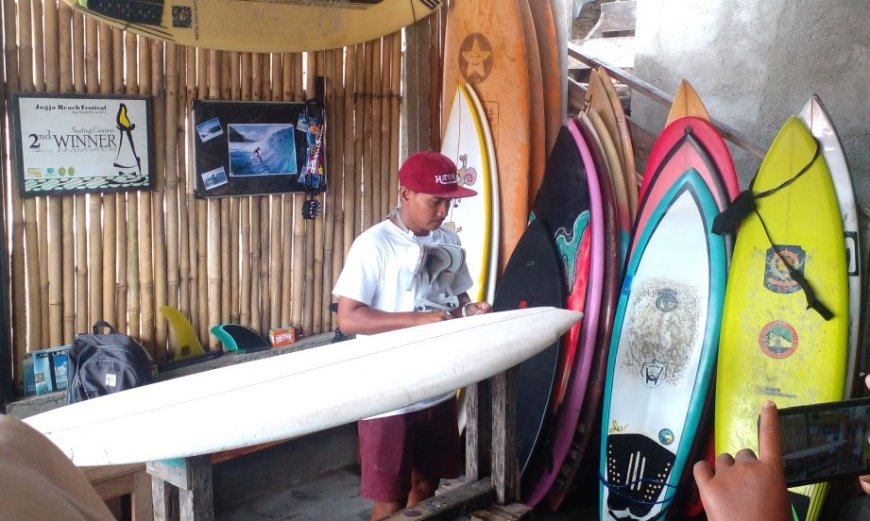 Ombak Tiga Kali Lebih Kuat, Surfing di Parangtritis Banyak Peminat