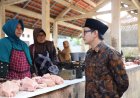 Curhat Pedagang Ayam ke Wakil Bupati Dion Agasi, Sepi…
