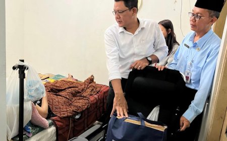 Wakil Bupati Sleman Beri Bantuan Kursi Roda dan Sembako di Lempongsari