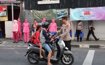 Polres Kulonprogo Berbagi Takjil sebagai Bentuk Kepedulian Sosial