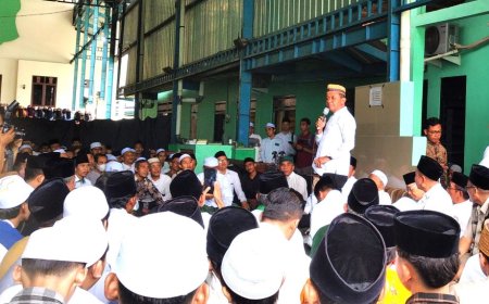 Ketum Partai Golkar Bahlil Lahadalia Safari Ramadan di Ponpes Daarut Tauhid Purworejo
