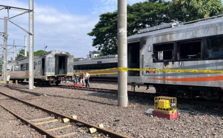 Tiga Gerbong KA di Stasiun Yogyakarta Terbakar, Penyebabnya Masih Diselidiki