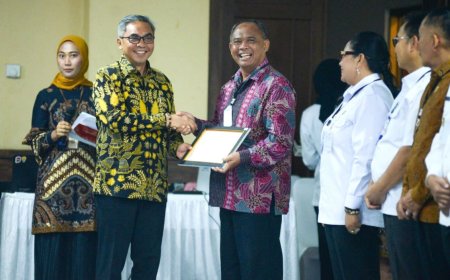 Bupati Sleman Menerima Penghargaan KPK RI
