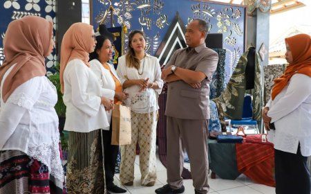 "Silakan Perajin Lurik Sleman Berkreasi Menciptakan Motif"