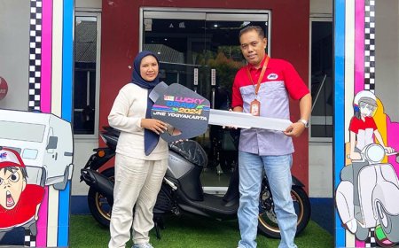 Berjualan Name Tag dan Hampers, Emas Dwi Atika Beruntung Dapat Sepeda Motor Gratis
