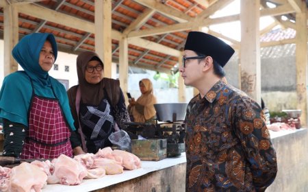 Curhat Pedagang Ayam ke Wakil Bupati Dion Agasi, Sepi…
