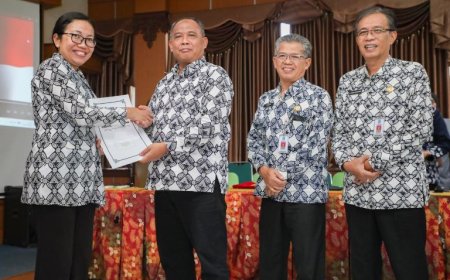 Bupati Sleman Serahkan 41 SK Kenaikan Pangkat PNS