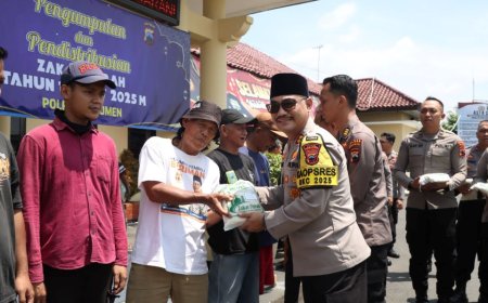 Polres Kebumen Salurkan 812 Paket Zakat Beras