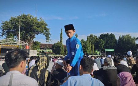 Khutbah Idul Fitri di Lapangan Minggiran, Ustad Nur Kholis: Kesepian Akibat Digitalisasi