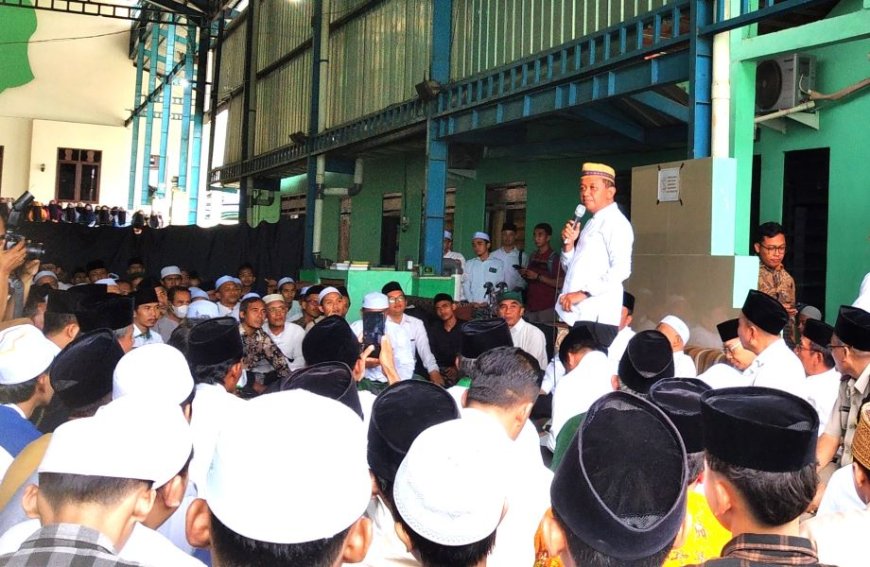 Ketum Partai Golkar Bahlil Lahadalia Safari Ramadan di Ponpes Daarut Tauhid Purworejo
